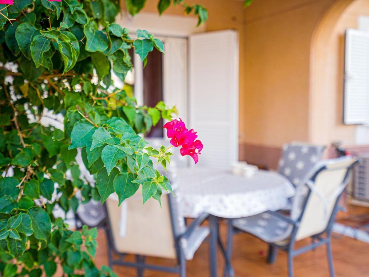 Belvilla By Oyo Lovely Bungalow With Swimming Pool โอริอุเอลา ภายนอก รูปภาพ
